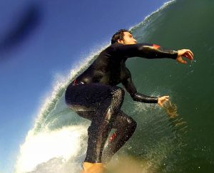 Fabio practicando surf